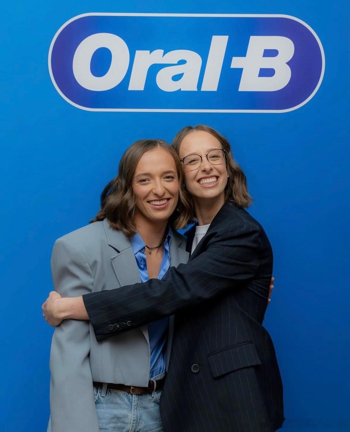 斯瓦泰克！Iga和Aga一起同框的营业🈺wta