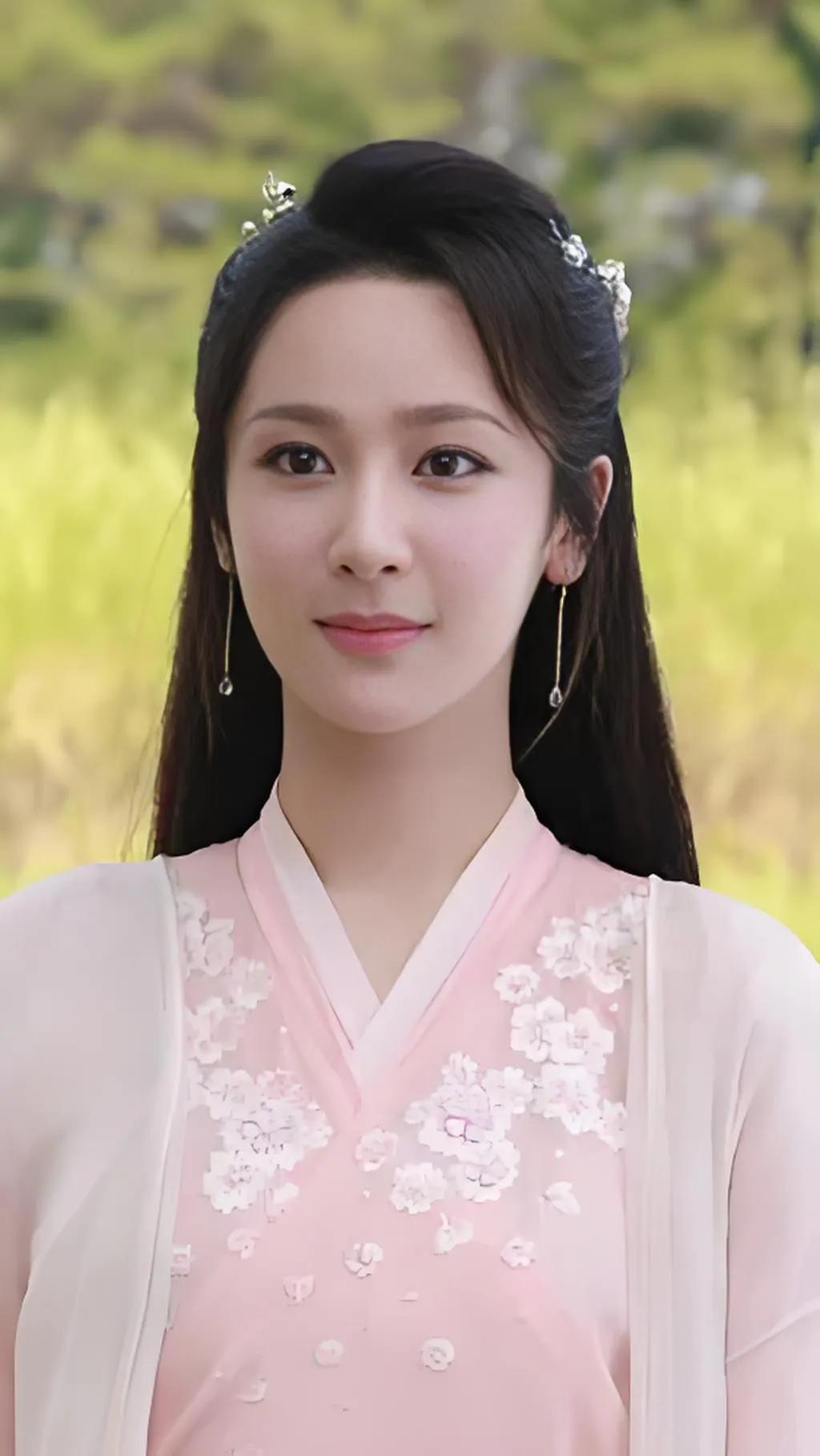 杨紫
图1古装窈窕淑女
图2现代装清纯可人
大家喜欢那款
#杨紫演古装剧好看,还