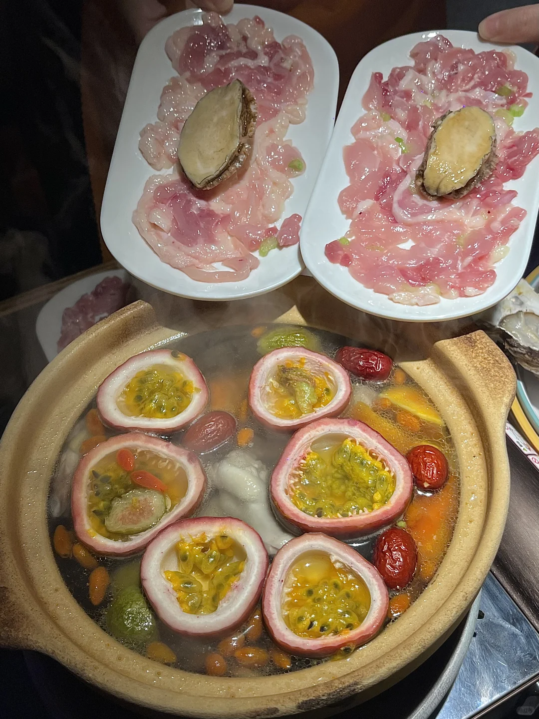 在上海，188r吃到了果味脆皮鸡煲+海鲜！！！
