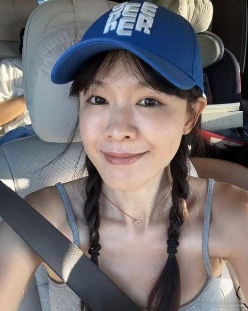 9月2日，超模李艾在个人社交平台分享了一组自拍美照，并发文写道：“我这个奔五的人