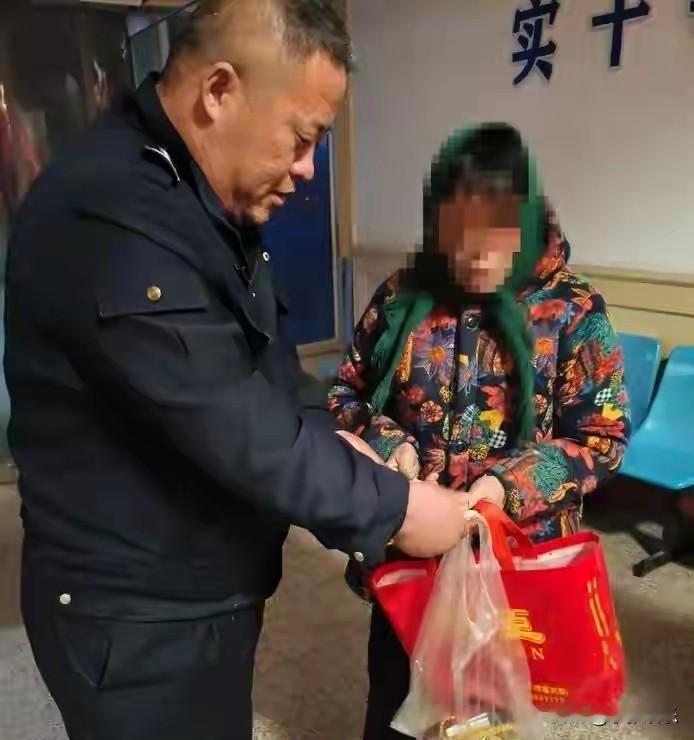 一次寻常的年末大扫除，竟扫出了全家人的心惊肉跳！儿子把旧冰箱当废品卖了，几小时后