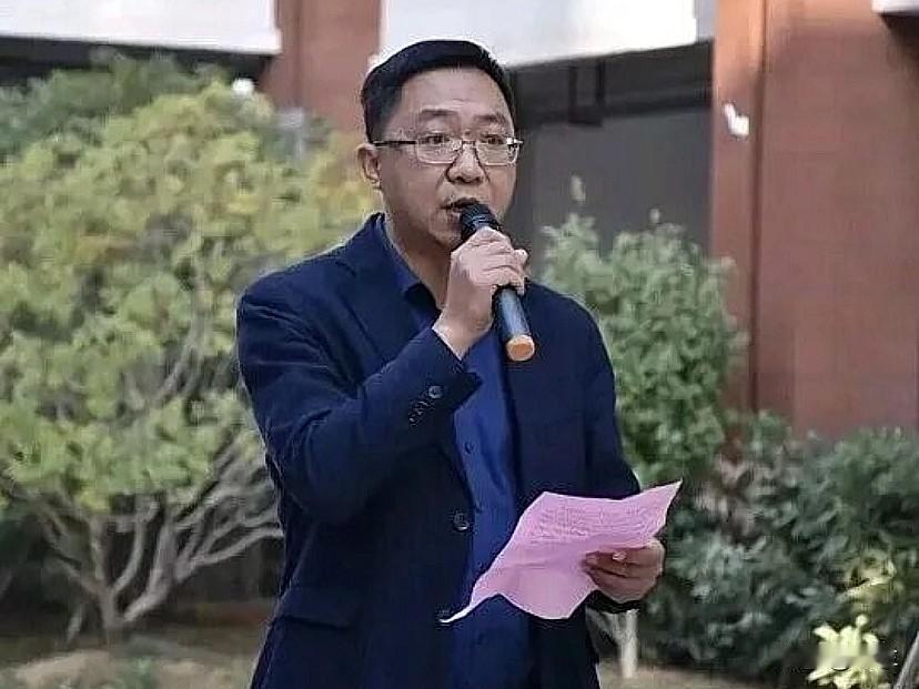 江西南昌八一乡的章云上了热搜，
章云长期在基层工作，
在南昌县八一乡当过不少重要