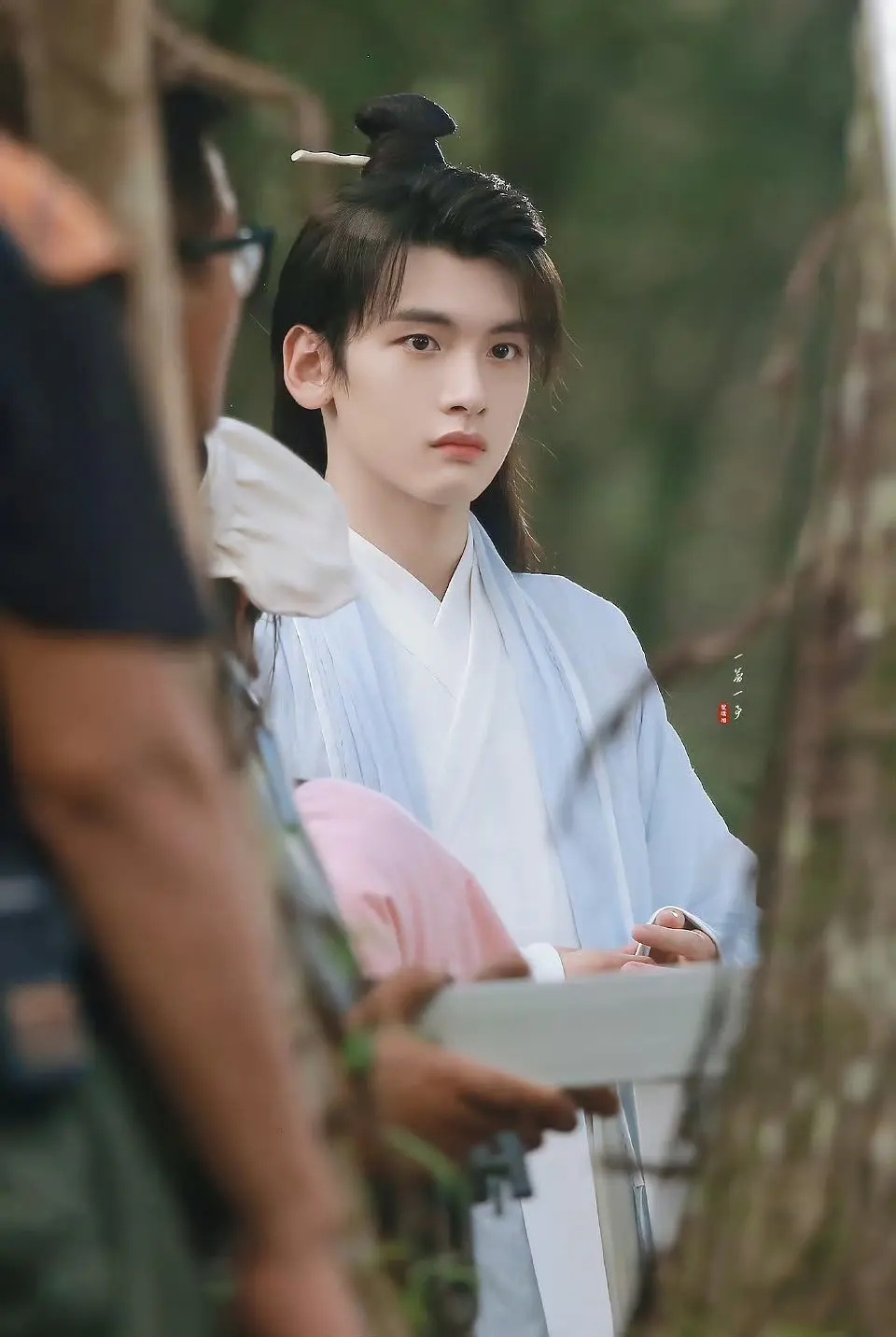 为什么翟潇闻演的剧稍微有点热度他就被开帖子骂丑？ 