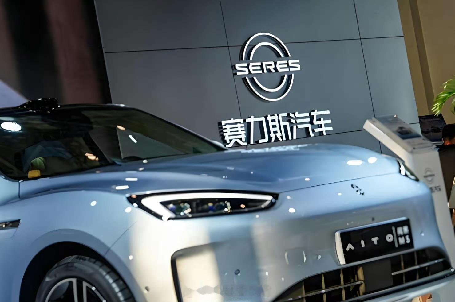 赛力斯7月新能源车产销量同比下滑7月份公司新能源汽车的数据不太好看，产量2457