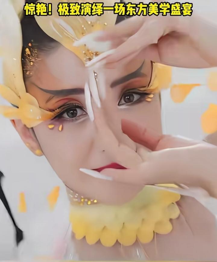 谁还没被佟丽娅这波美晕！
2026河南春晚《花开富贵》直接把东方美学焊在舞台上。