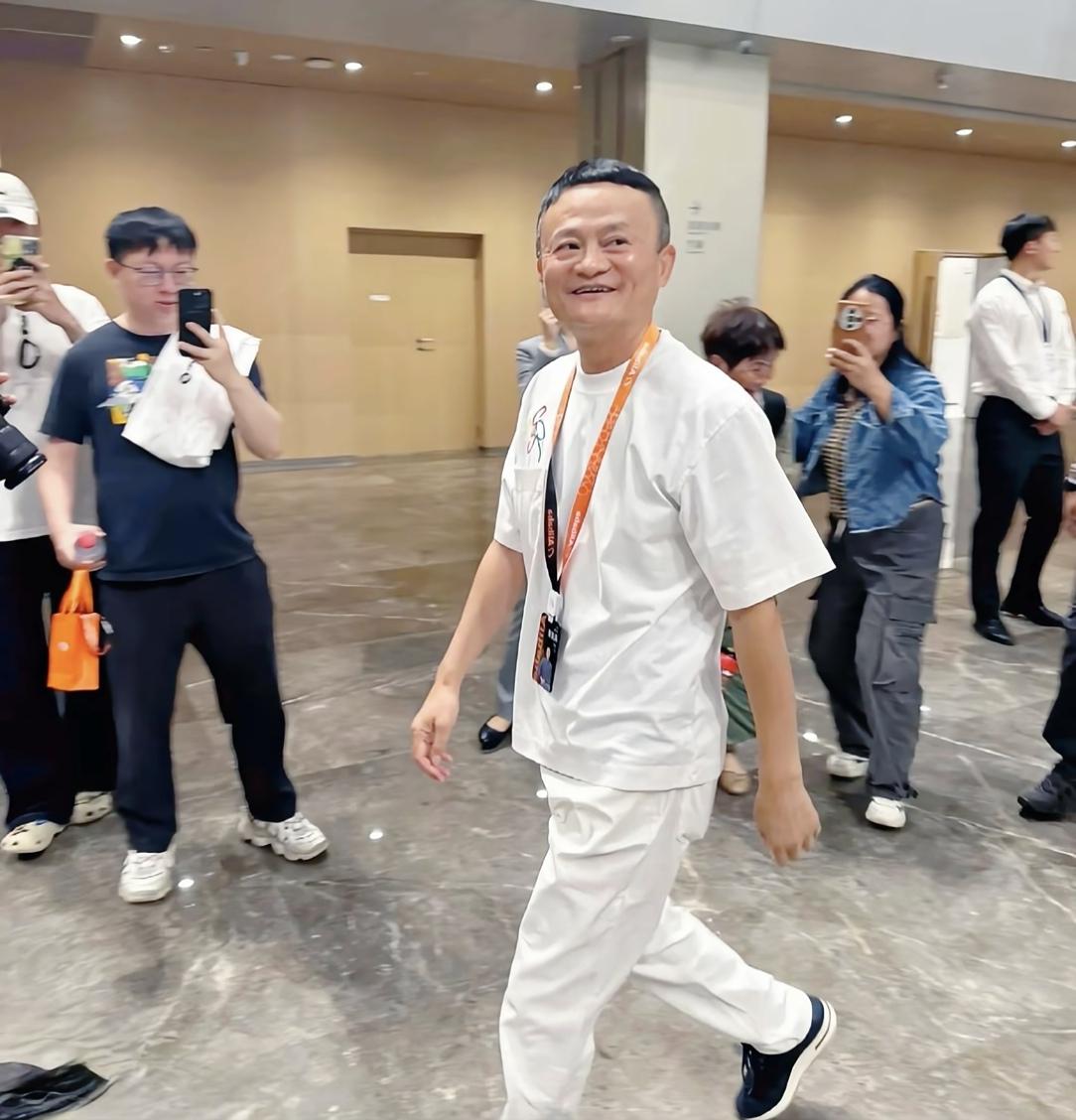 果然是一富遮百丑，这方面马云是典型的代言人。男人不能单看外表，要注重内涵，综合能