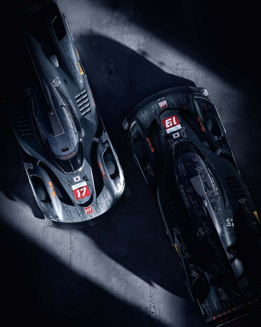 捷尼赛思前两天公布了两台GMR-001的参赛涂装，不少小伙伴都提到为何不用之前测