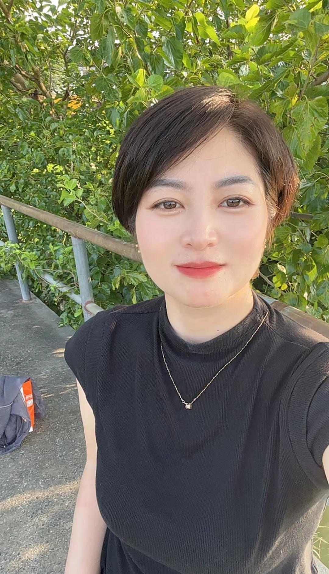 有没有发现你和你的手机才是两口子？你们平时吃在一起，住在一起，晚上睡前最后一眼是