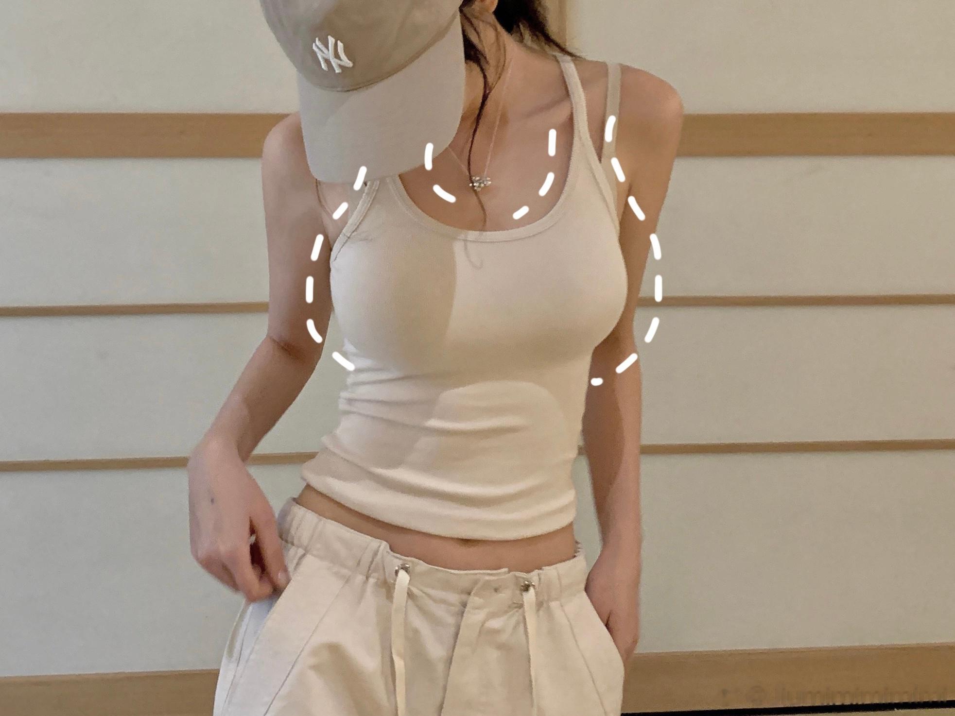 换了3家工厂去做的！最终版很满意！只想要一件版型绝佳 有力量感又能凸显完美曲线的