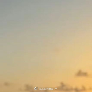 晚安心语 愿你眼里长着阳光笑里全是坦荡爱他人的同时，别忘了爱自己。🌙晚安 