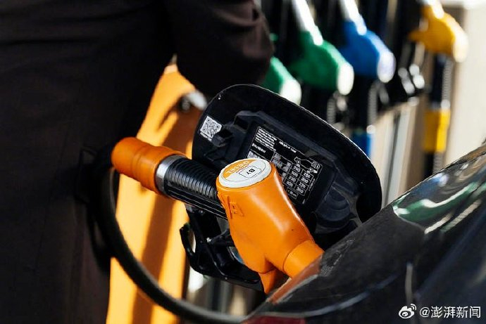 【国际油价彻底涨疯了】受中东局势影响，市场对全球能源危机的担忧情绪浓厚，多家国际