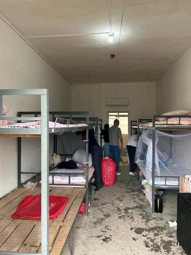根据红星新闻报道，网传青岛市技师学院一名学生因高温去世，目前，学院已经与家长达成