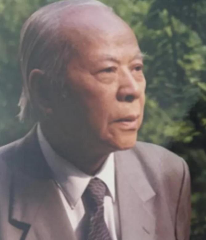 1985年，中国一高级干部访日期间，不顾多人劝阻非要去靖国神社，回国后就被中纪委