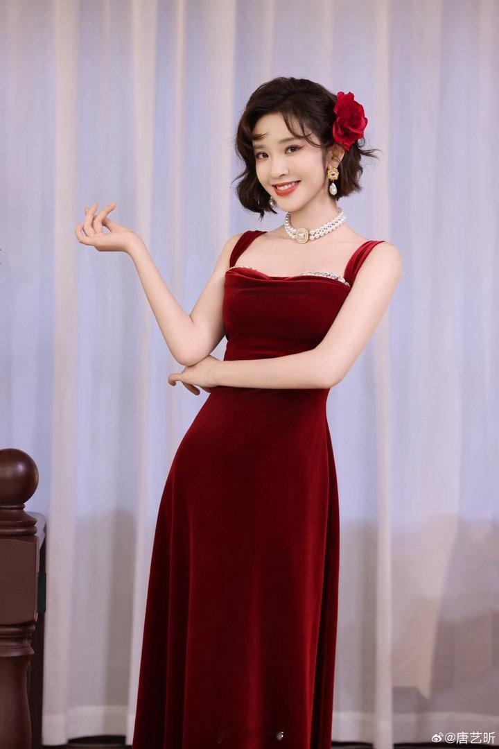 唐艺昕比隔壁班正太会扭唐艺昕浪姐毕业的果然会扭唐艺昕浪姐锤炼出来的舞台功底完全藏