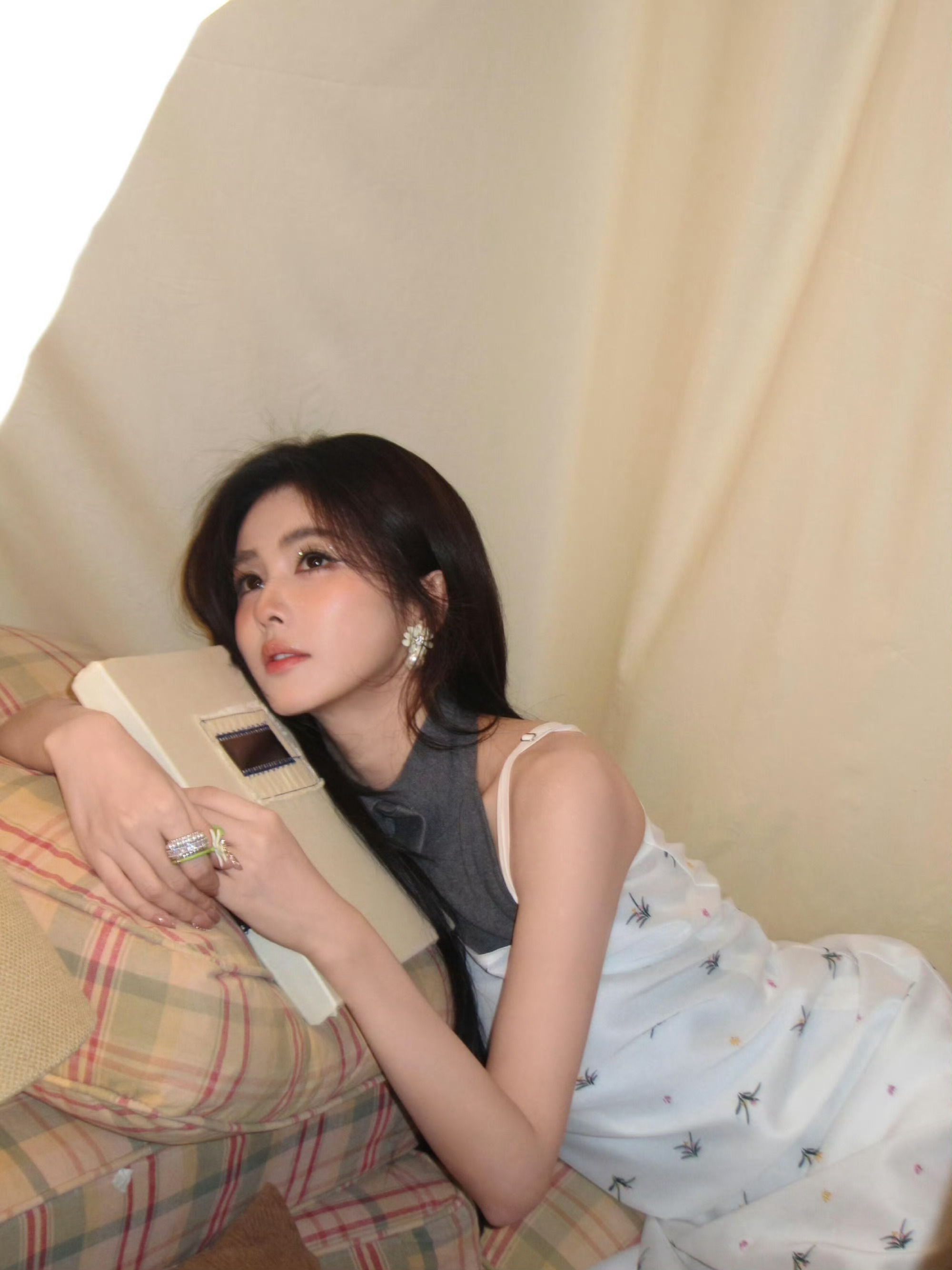 白鹿[超话] [来抱抱] 白鹿莫离 [来抱抱]白鹿古堡鎏金神女希望你一直浪漫而有