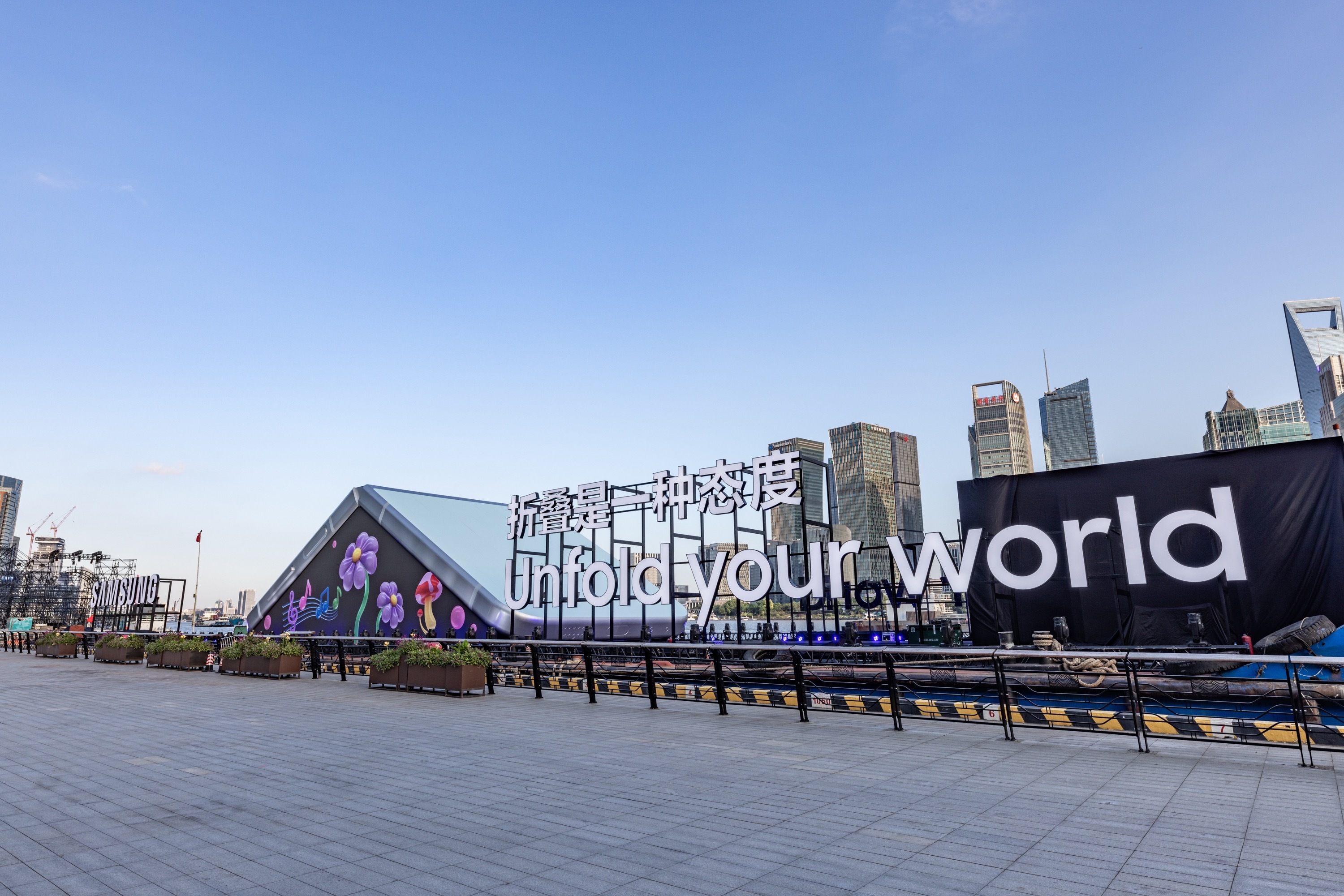 惊！黄浦江竟出现神秘巨物！居然是三星折叠屏手机的City Swim吗？！不得不说