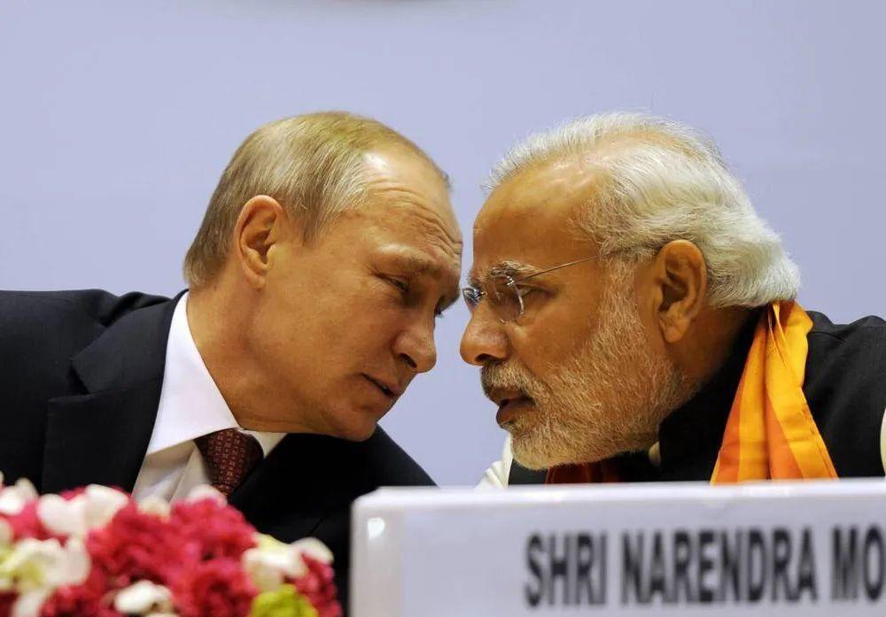 一艘满载60万桶伊朗原油的"平顺号"油轮，都快开到印度古吉拉特邦港口了，突然掉头