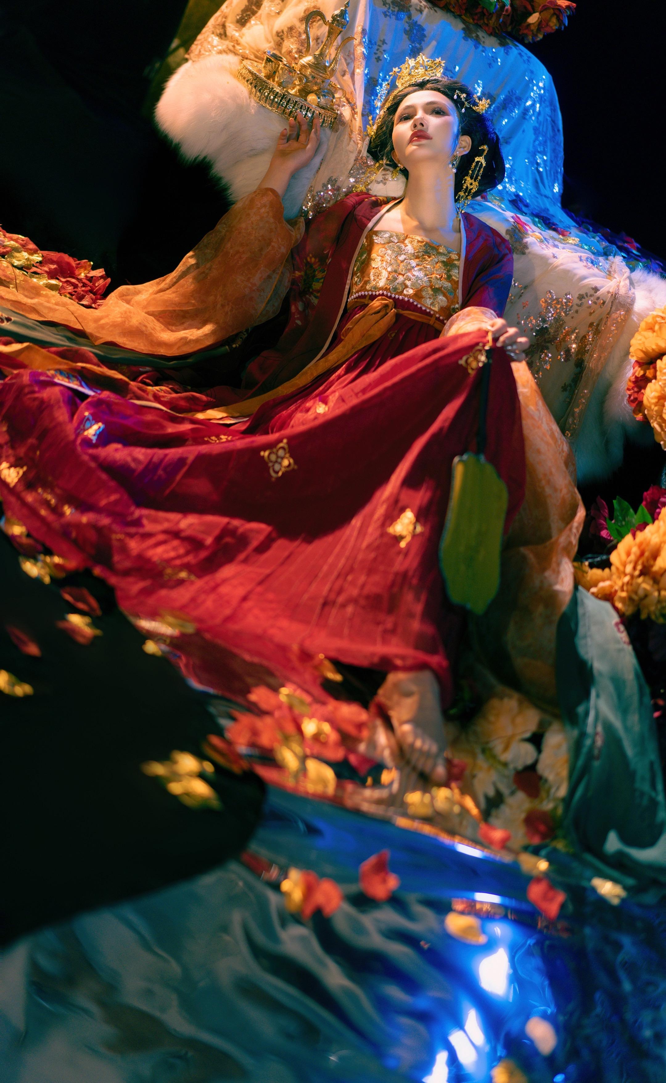 一些浓墨重彩的唐。