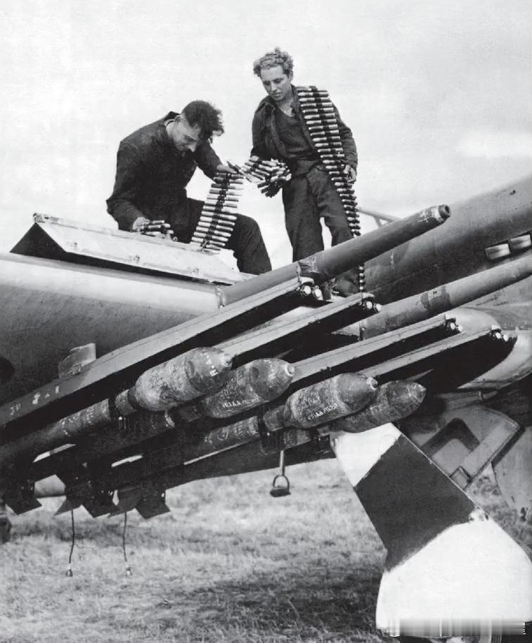 二战英军台风战斗机装载RP-3型76.2毫米火箭弹军事历史全触达