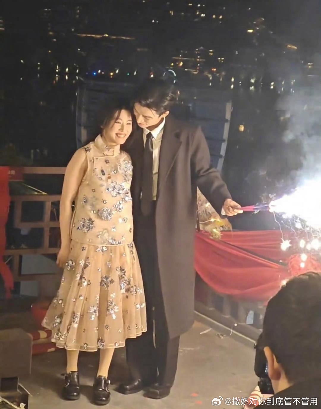 卢昱晓到底是不上镜还是太依赖氛围感了？总感觉颜值忽上忽下的。 