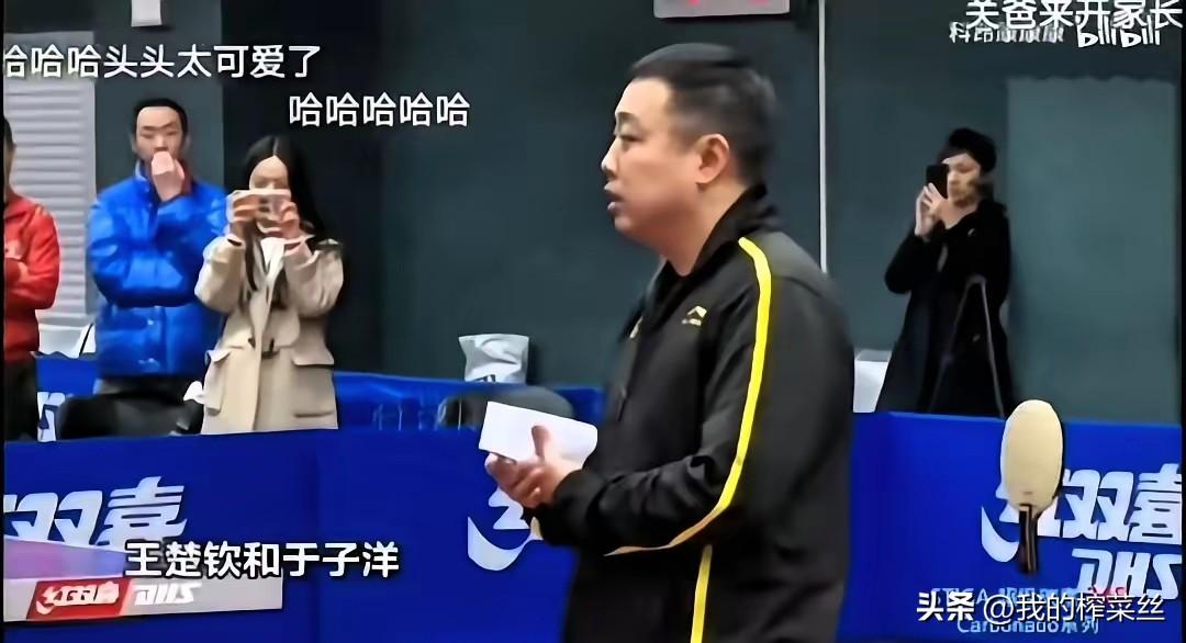 国乒再现家长开放日活动，各省队教练都来了。
“家长会”关指终于可以坐第一排了！