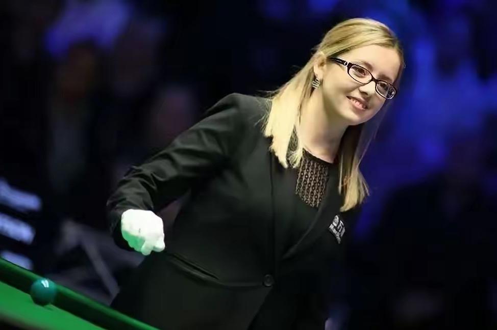 赵心童夺冠，最吸睛的竟是裁判波娃！颜值与专业双在线太圈粉

我宣布
赵心童夺冠，