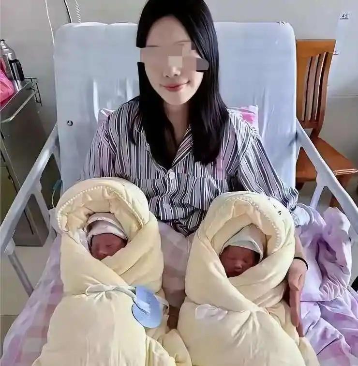 江苏盐城一名 24 岁长相出众的姑娘未婚怀上双胞胎，男方家里笃定她舍不得孩子，层