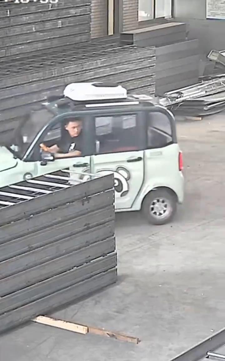 这份工作对于我们来说非常具有挑战性，这个就叫专业。