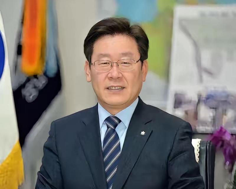 3月16号韩国彻底沸腾了，韩国总统李在明的支持率，连着两周一路猛涨，直接冲到了6