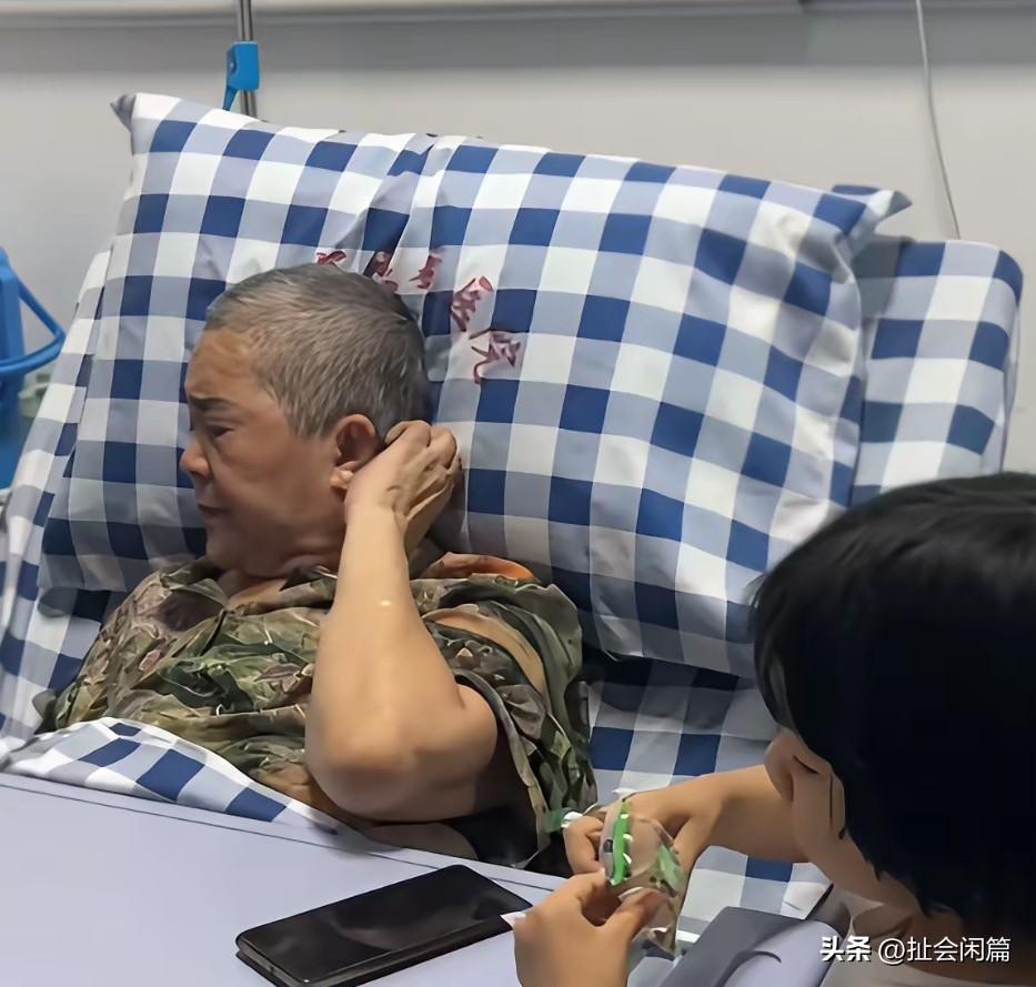 人呐，真的不能跟自然规律斗争，非得68岁生孩子，你看看现在的结果。
一个躺在床上