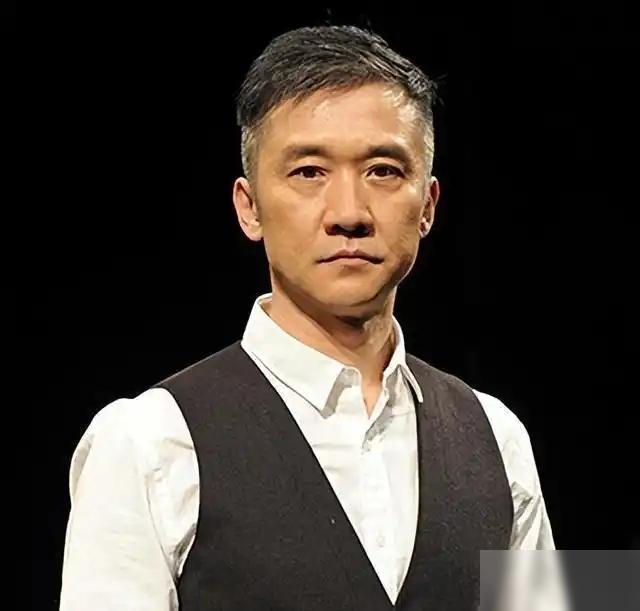 [太阳]黄志忠为她抛弃13年原配，同居9年求婚多次被拒，柯蓝这样的故事，一不小心