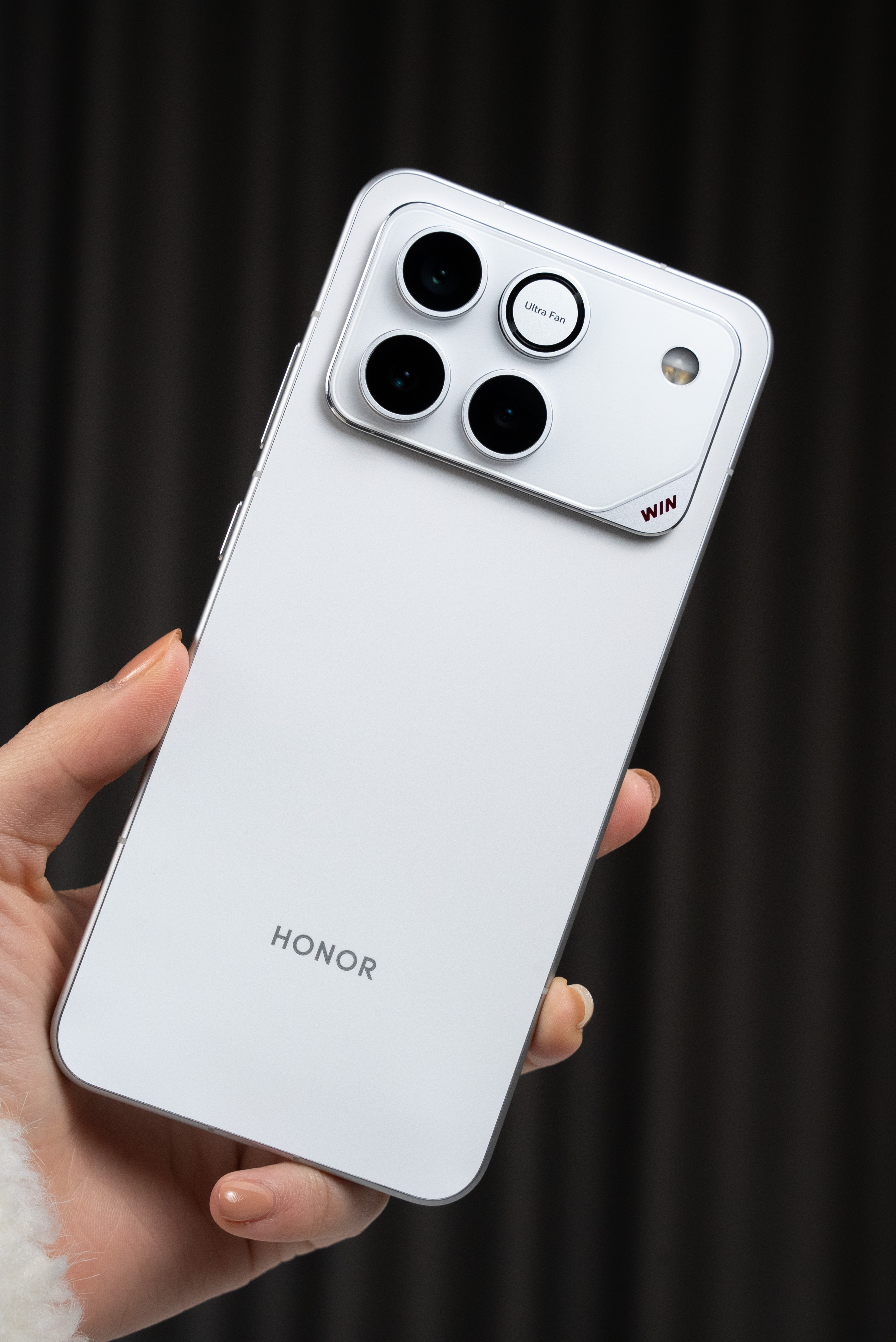 荣耀Win，10000mAh的性能旗舰12GB+256GB 3999元；12GB