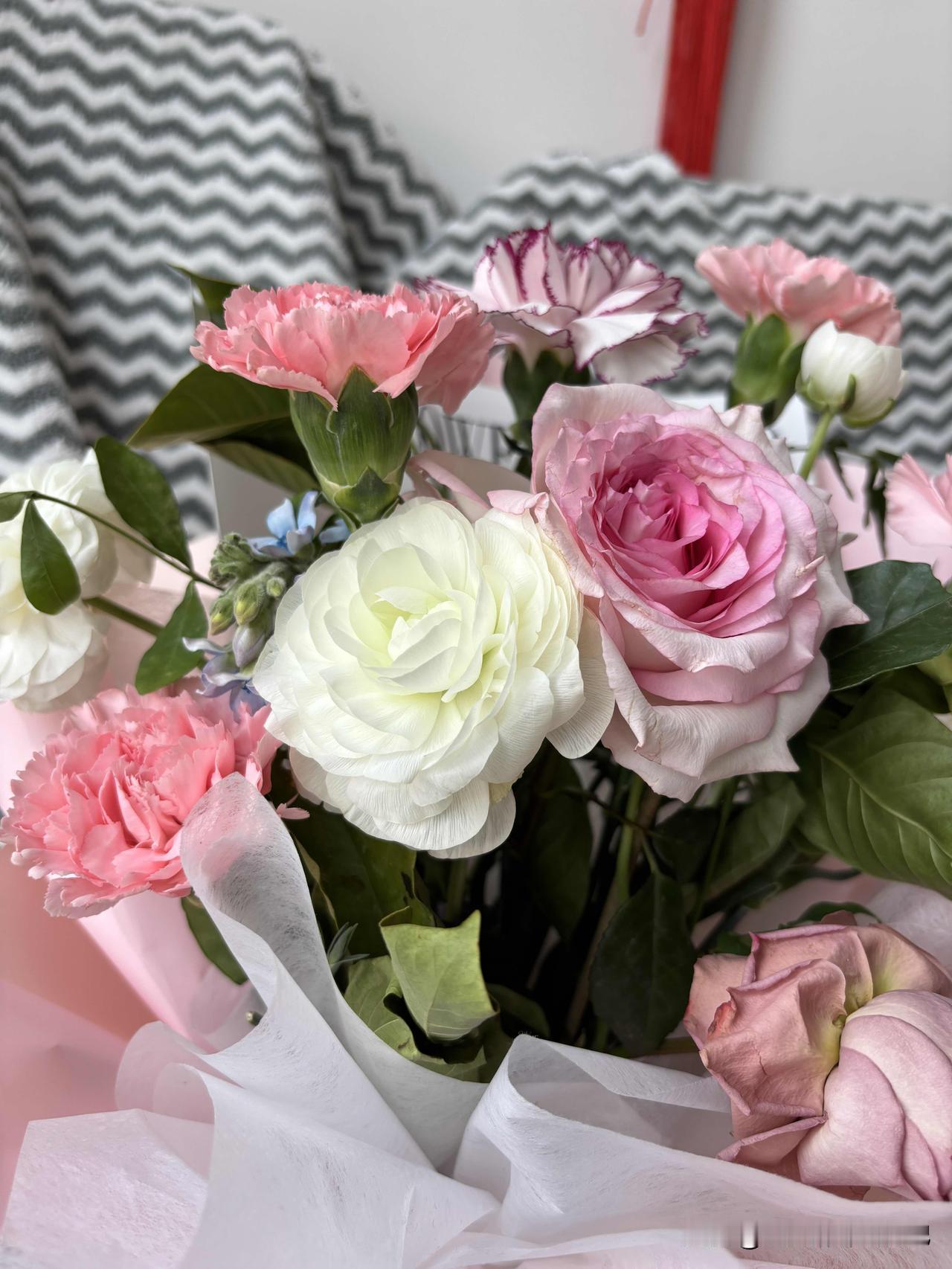 你们有没有发现，现在都不怎么提三八妇女节了，
到处都叫女神节、女王节。

其实我