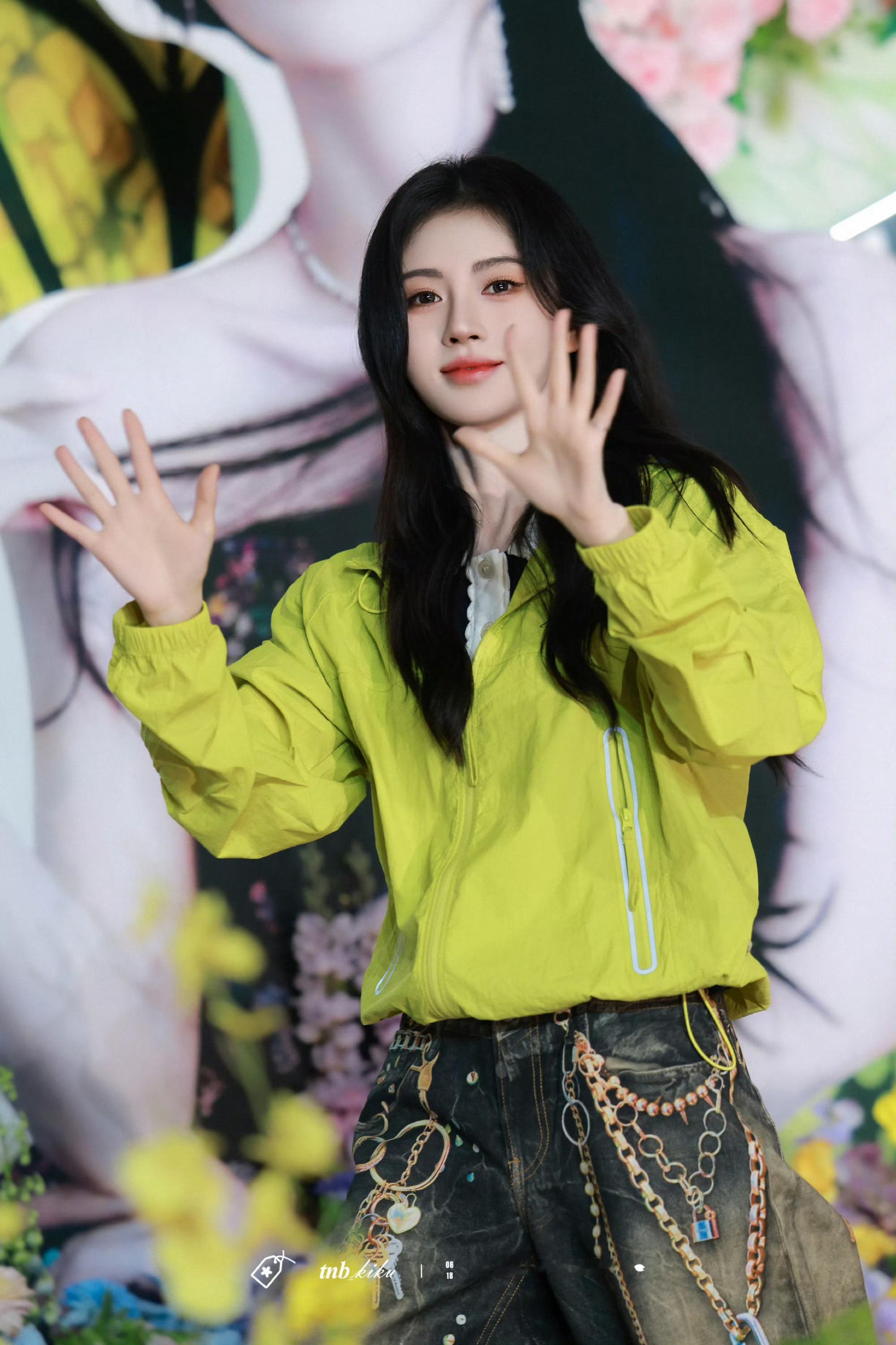 鞠婧祎 jjy鞠婧祎阿黛 jjy鞠婧祎来战 “山野烂漫，你是藏在云层中的月亮”?