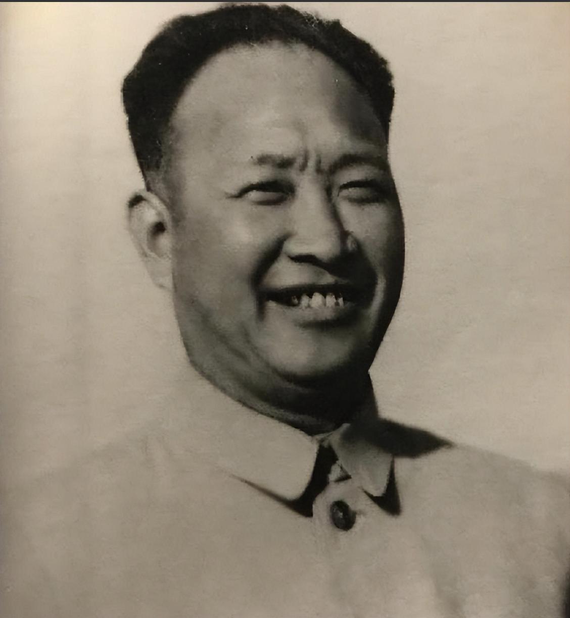 1940年，民兵队长当场揭发炊事员下毒，人赃俱获。不料杨奇清却突然指向他：“真凶