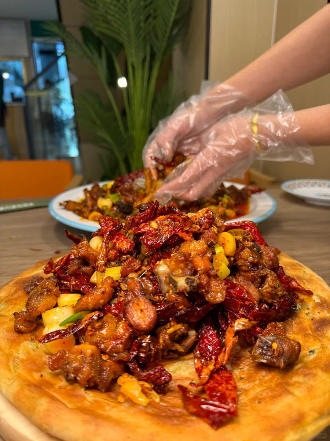 在乌鲁木齐，我也是第一次吃到这个↑好吃😋😋