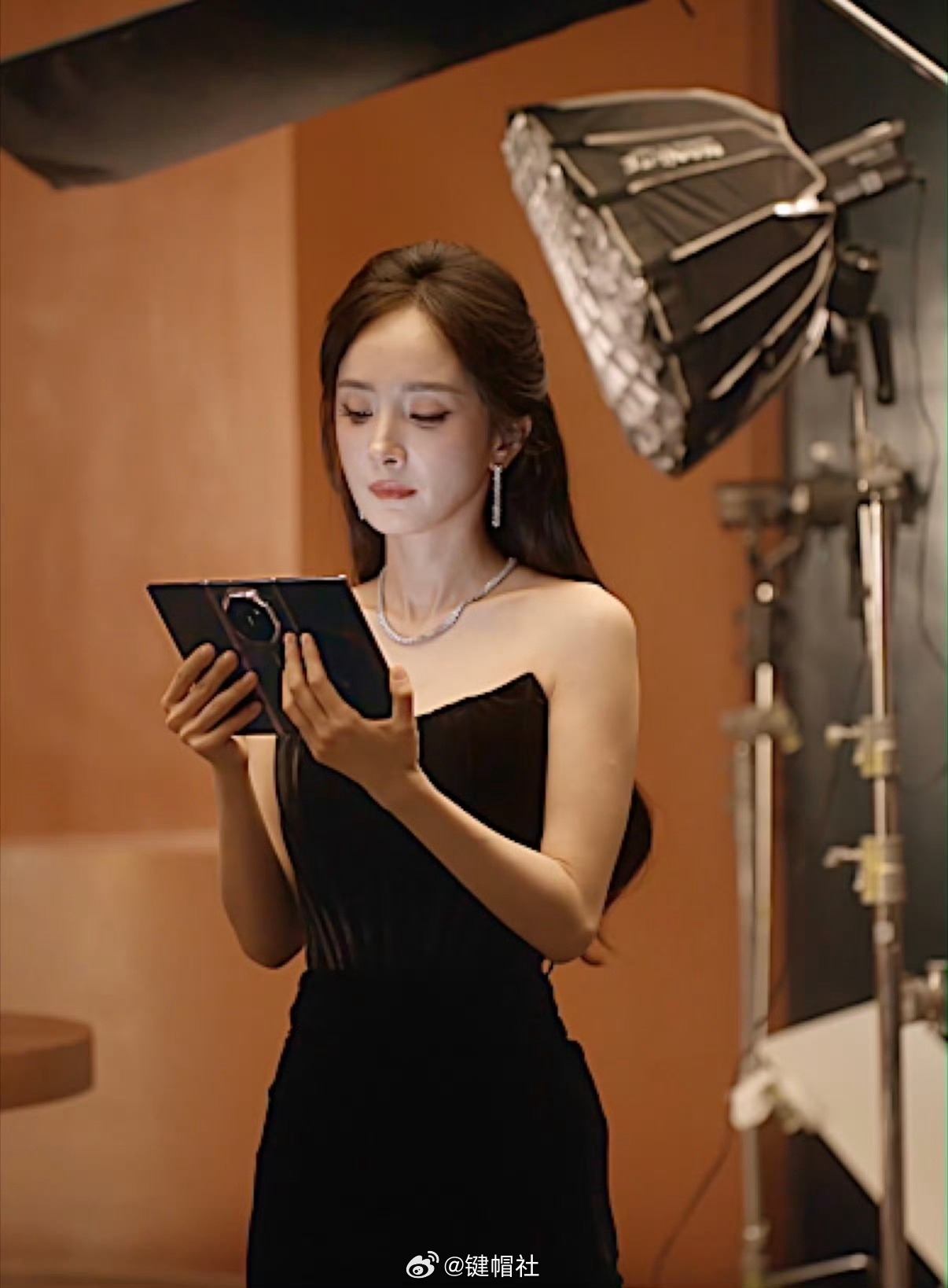 好看[色]华为三折叠双击秒隐身 ​​​