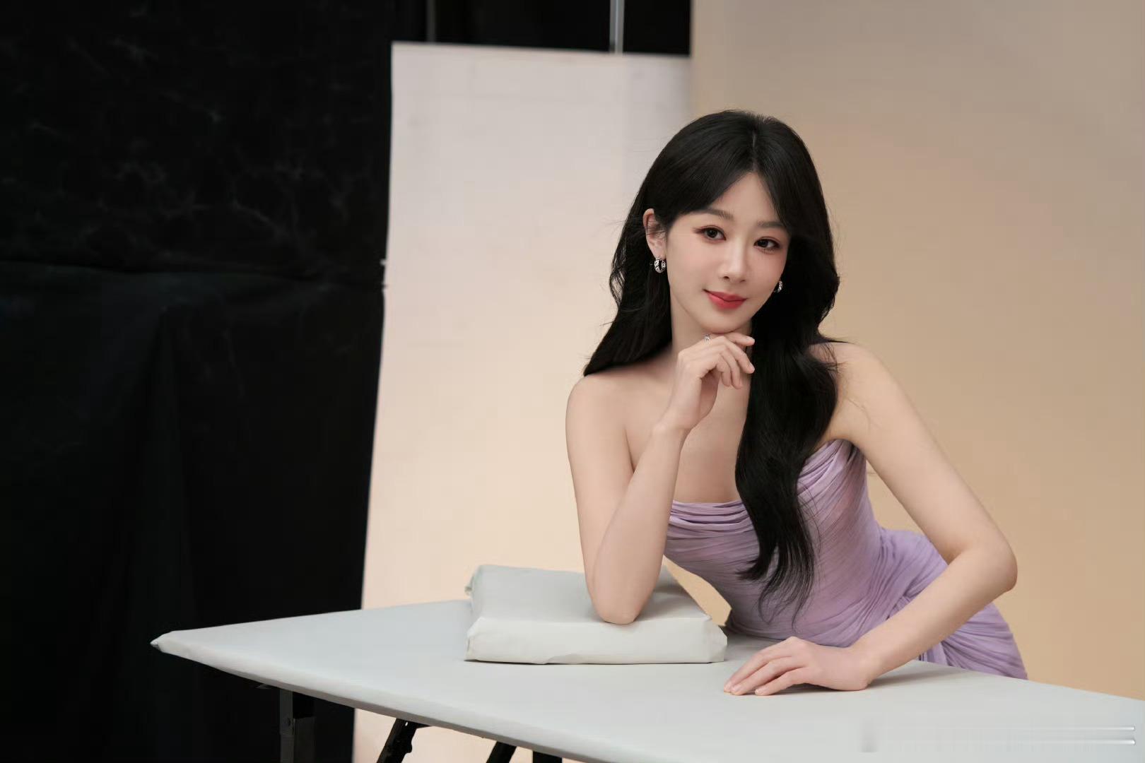 杨紫驭风而行自在随心杨紫花絮图送达 ​好吧好吧 ​​​