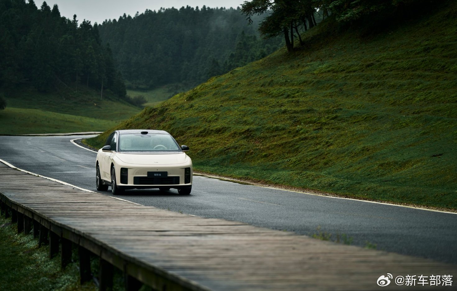 理想汽车公布2025年财报，有三件事值得关注：第一：最稳的新势力营收1123亿元