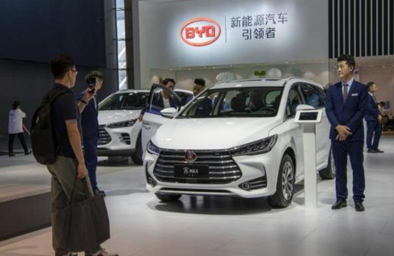 外国为什么不喜欢造新能源汽车？不是技术卡脖子，也不是造不出来，是人家从骨子里就不