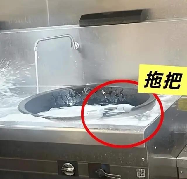 炒菜锅洗拖把、洗菜池刷鞋，这个幼儿园官方通报问责11人！
可6月30日孩子为啥集