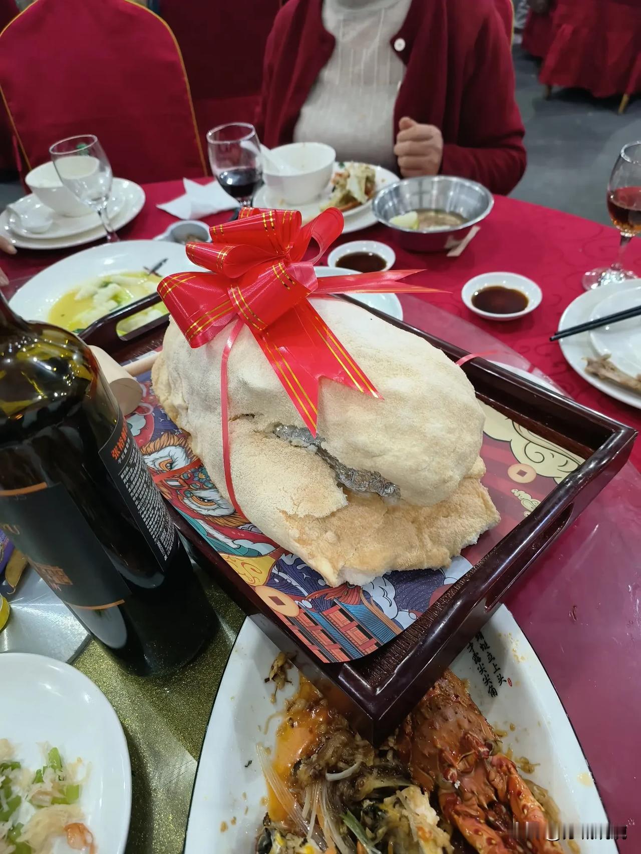 今天公司发生了一件事，真是悲催的一件事，为此解雇了一个销售经理。

事情是这样的