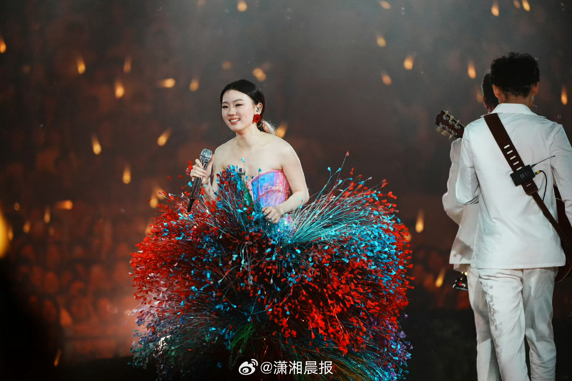 #单依纯今晚演唱会状态不错#【#单依纯演唱会没用李白开场#】3月29日晚，单依纯