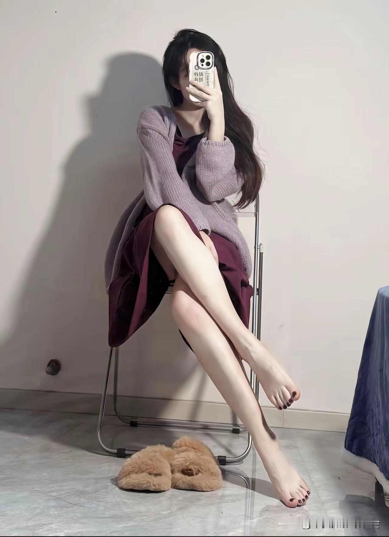 室内拍摄  今日穿搭技巧！紫色也可以轻松驾驭！休闲自拍穿搭 日常自拍穿搭 自拍穿