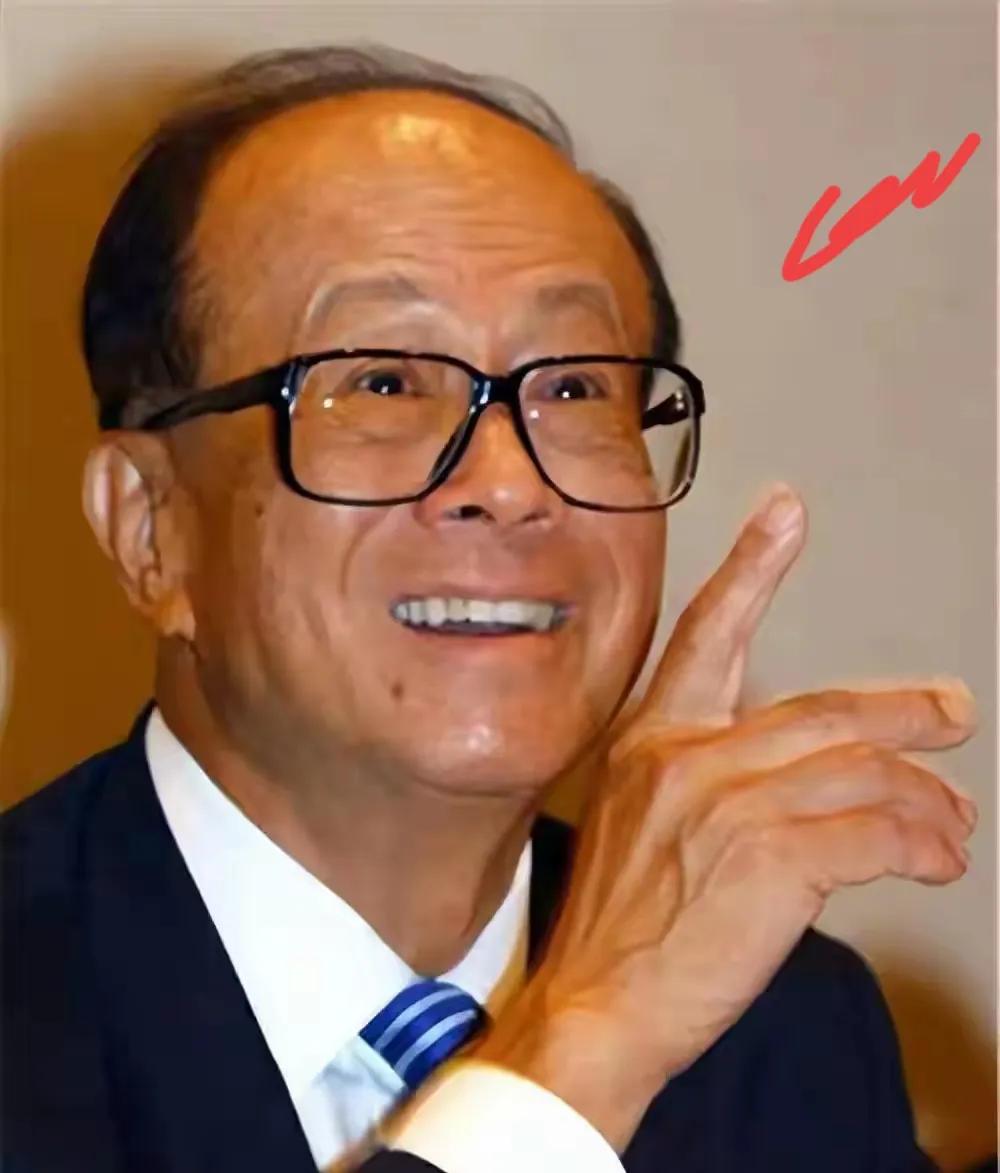 就在刚刚
李嘉诚放大招了！
没想到，我们小时候都爱逛的屈臣氏，现在要搞大动作了！