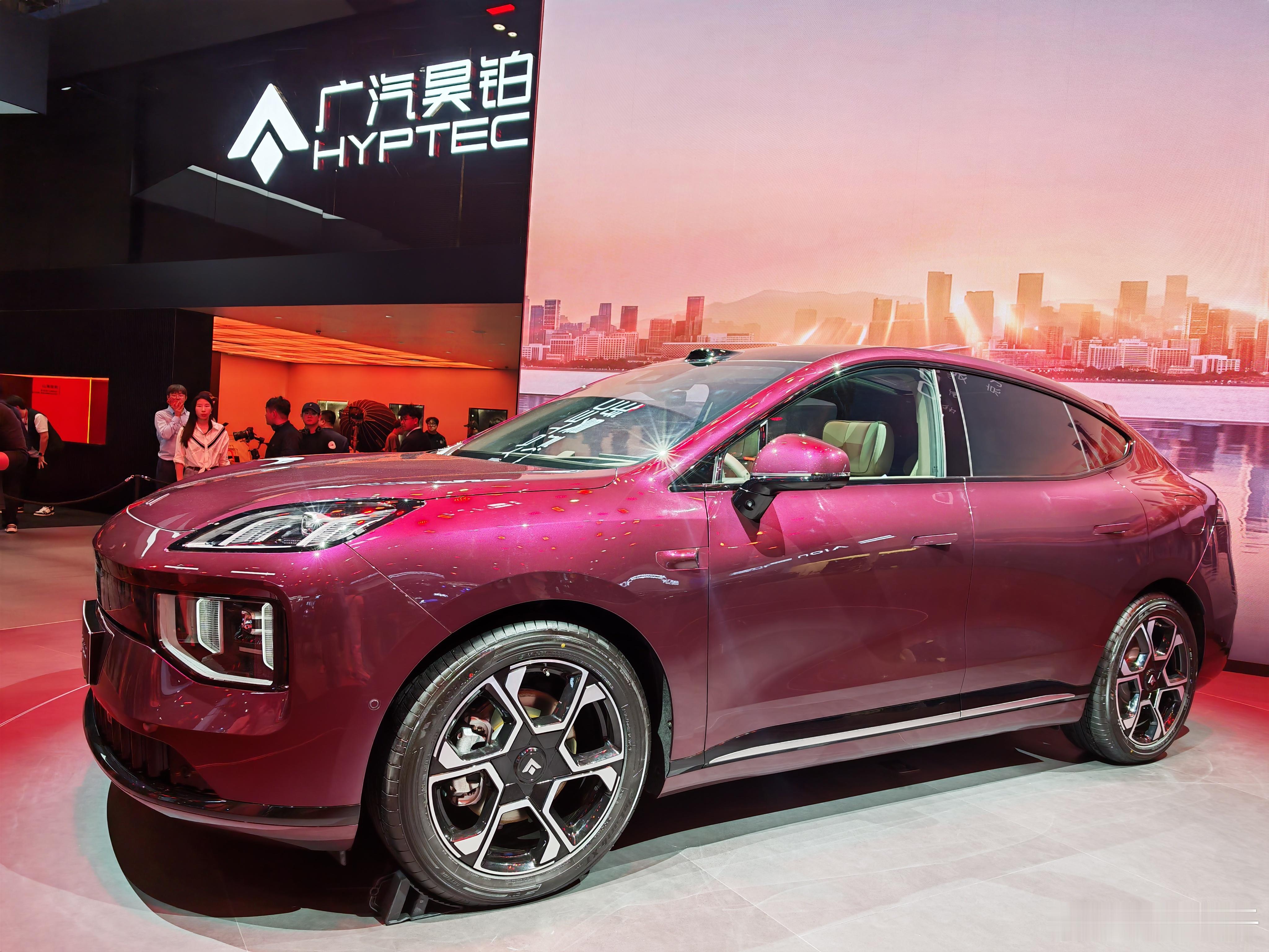 北京车展高光时刻，昊铂S600全球首发即引爆全场，以“新豪华智慧运动SUV”之姿