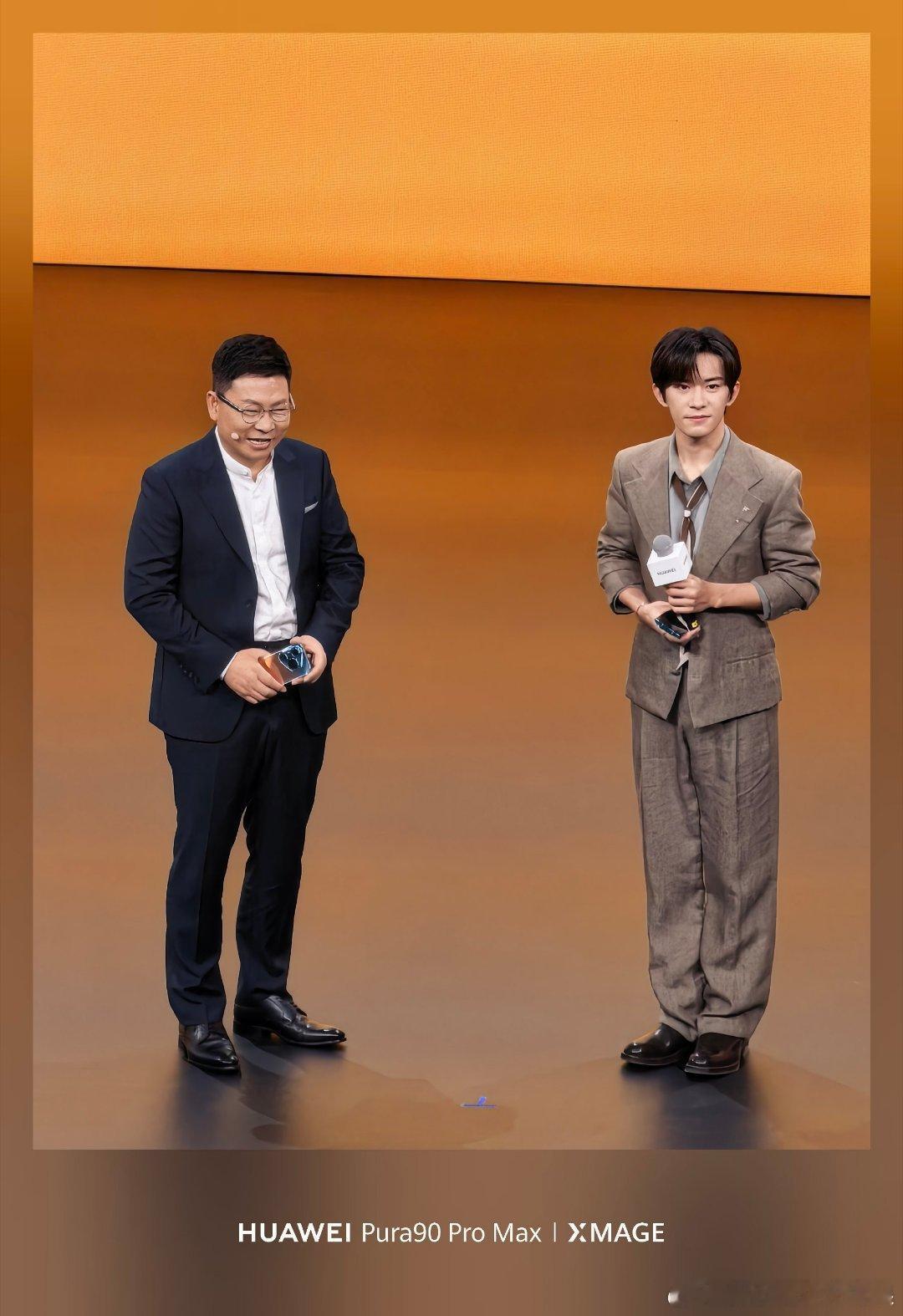 易烊千玺现身华为Pura90发布会 发布会上，易烊千玺说微小细节也藏着治愈力量，