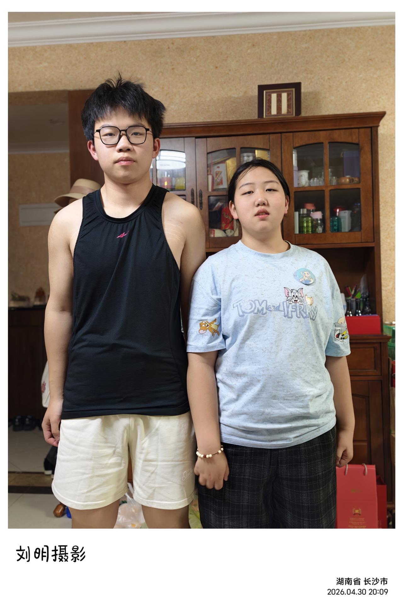 今天长沙阳光明媚，是个透亮的晴天。虽不比我前些日子在云南看见的繁花茂盛，好在月季