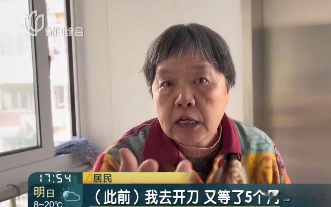 上海，一栋老楼里，男子一家签字同意了加装电梯，但要出钱时，男子突然反悔，导致电梯