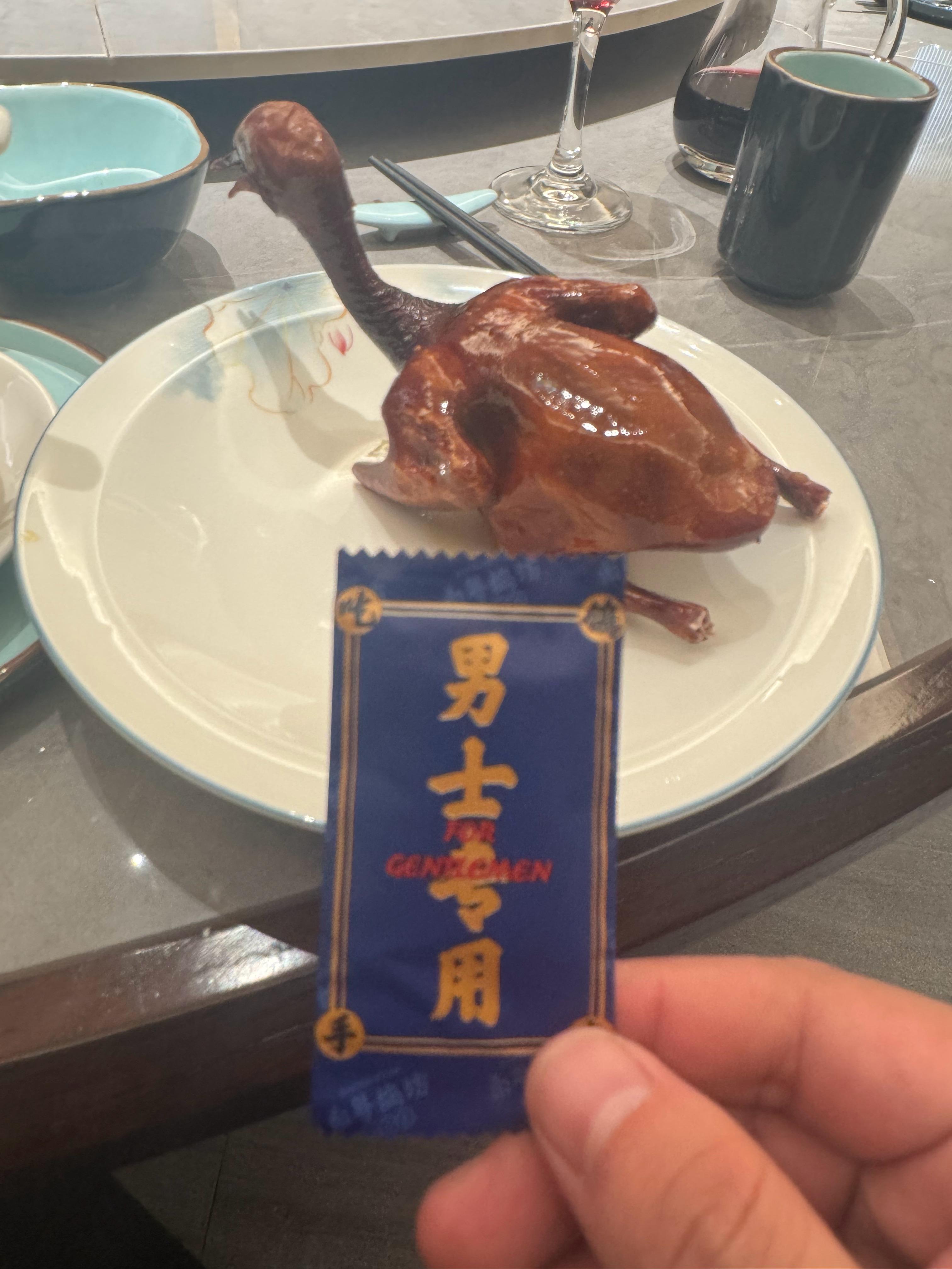 吃鸽子这个手套有点意思啊，男士专用。区分大小号吗？ 